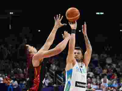 青岛双星男篮惜败广厦队