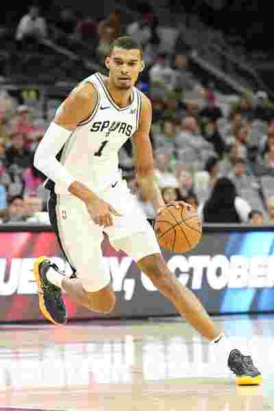 76人大胜尼克斯，终结两连败